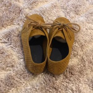 Old Navy Shoes - Cute mustard oxfords, like new!!! Old Navy Shoes - Cute mustard oxfords, like new!!!